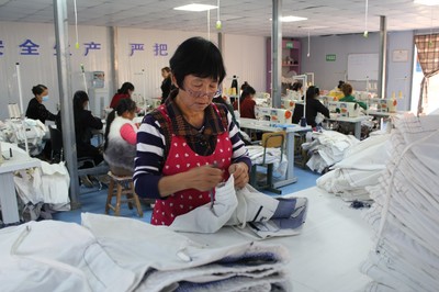 寧縣春榮鎮興創服裝就業工廠 產品遠銷海外的服裝產業典范